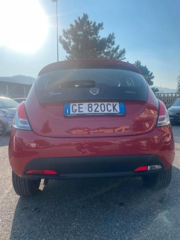 Usata Lancia Ypsilon Silver 69 CV (50 kW) 2021 Rosso Utilitaria