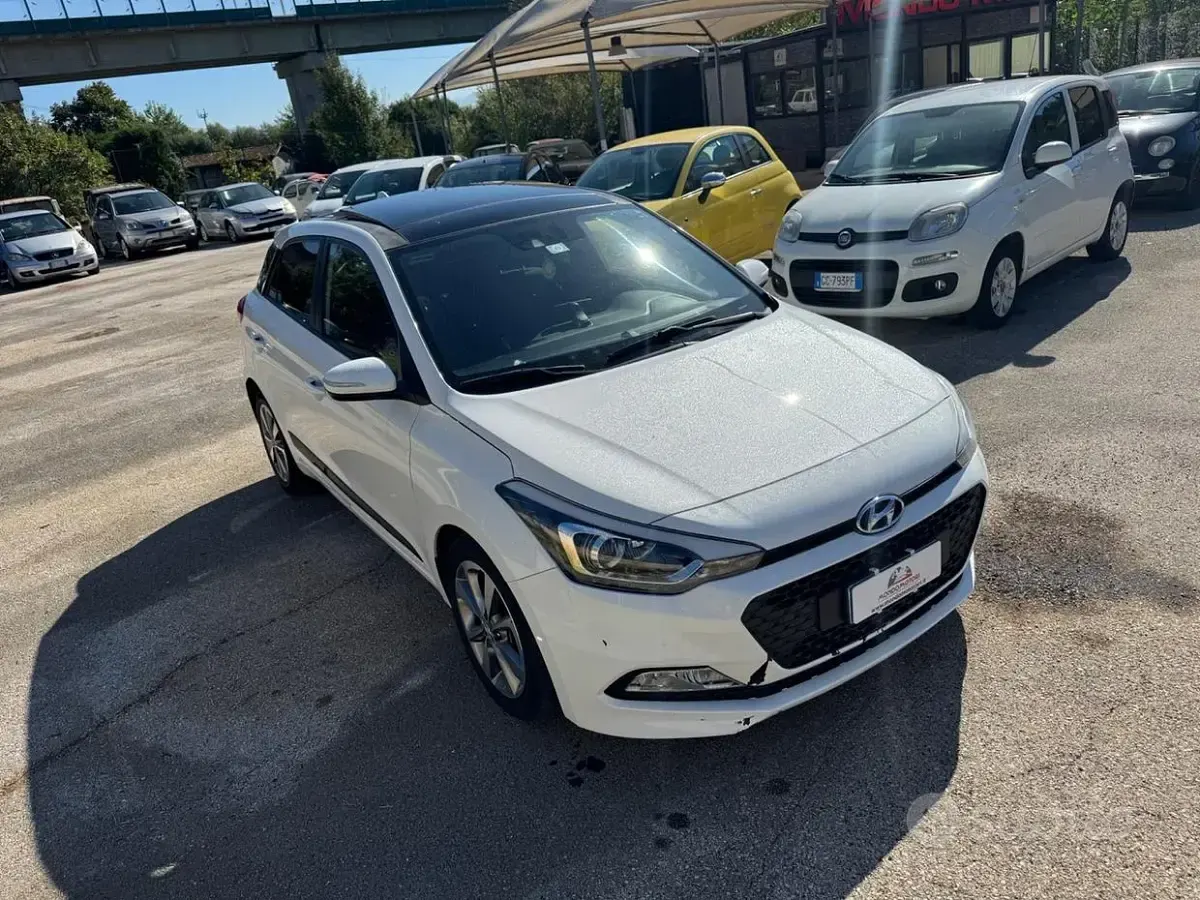 Brugt Hyundai i20 Comfort 75 HK (55 kW) 2016 Hvid Sedan