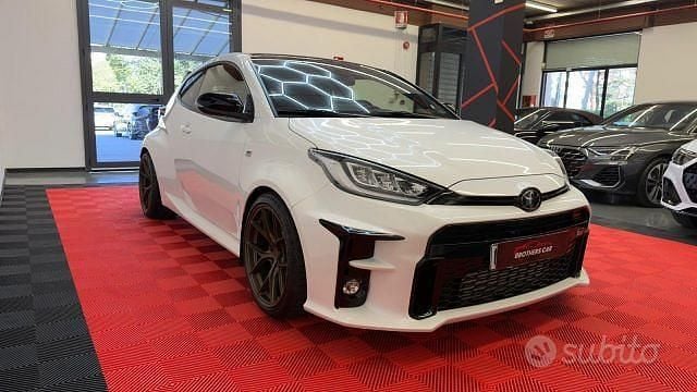 Usata Toyota Yaris 261 CV (191 kW) 2024 Bianco Utilitaria