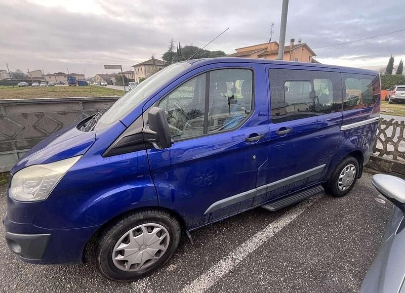 Usata Ford Tourneo Custom 131 CV (96 kW) 2016 Blu/azzurro Furgone