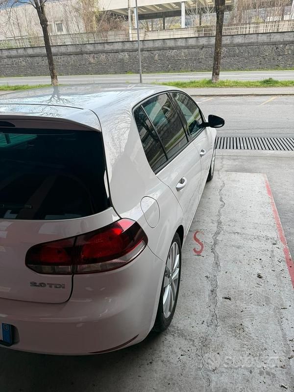 Usata VW Golf VI 140 CV (102 kW) 2010 Bianco Utilitaria
