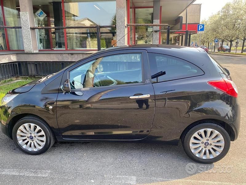 Usata Ford Ka 69 CV (50 kW) 2013 Nero Utilitaria