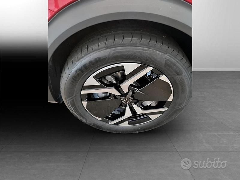 Nuova Peugeot 2008 Allure 100 CV (73 kW) 2025 Rosso SUV