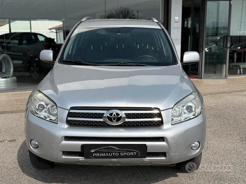 Usata Toyota RAV4 Sol 136 CV (100 kW) 2007 Grigio SUV