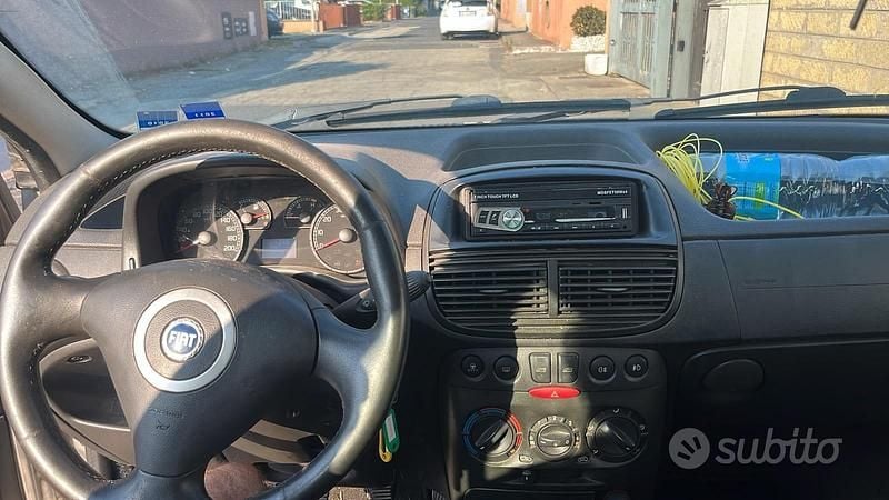 Usata Fiat Punto 60 CV (44 kW) 2005 Grigio Utilitaria