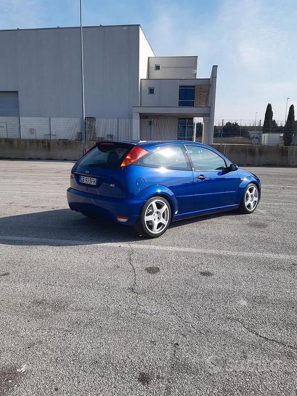 Usata Ford Focus RS 215 CV (158 kW) 2002 Blu Berlina