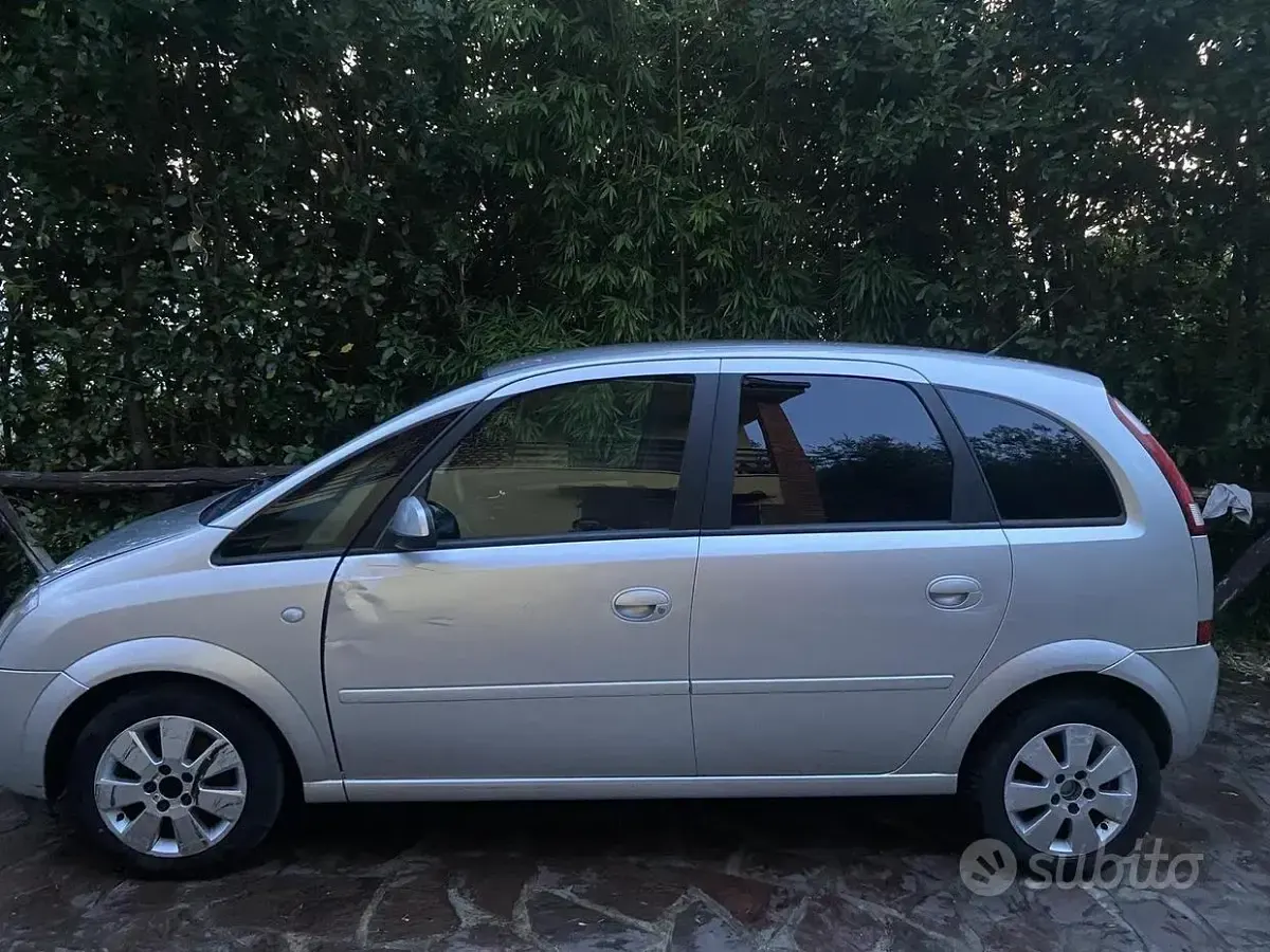 Usata Opel Meriva 101 CV (74 kW) 2004 Grigio Monovolume
