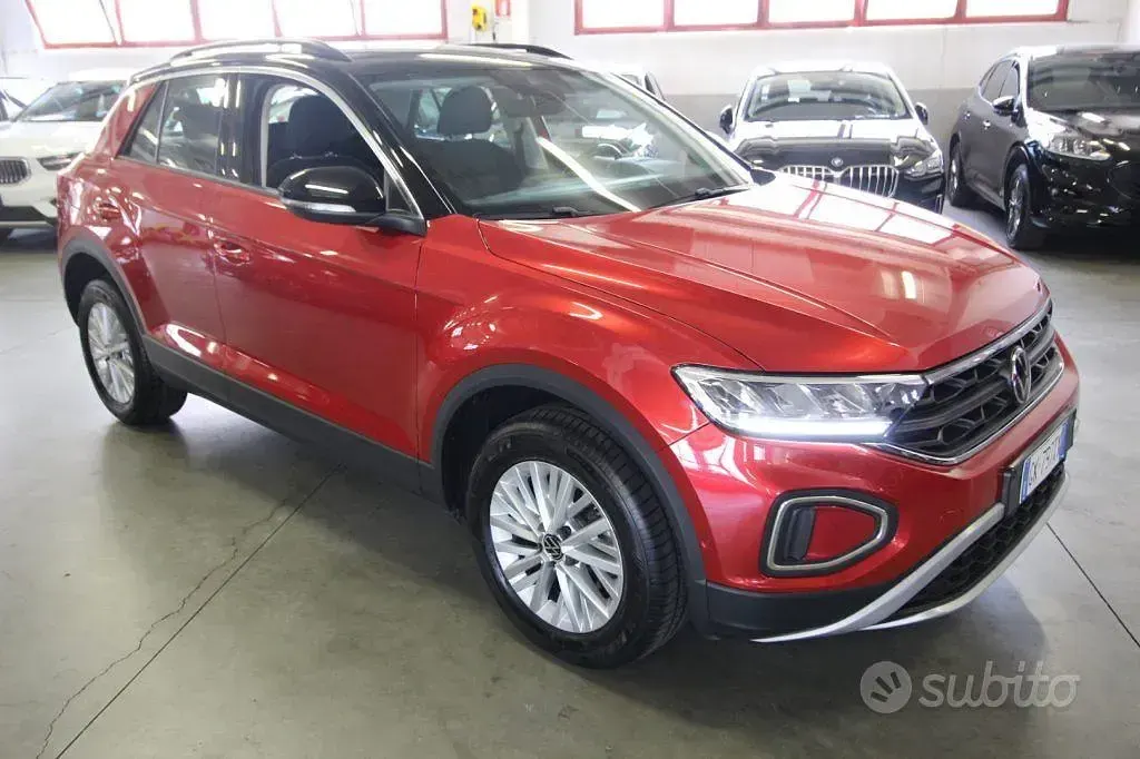 Usata VW T-Roc Life 110 CV (80 kW) 2023 Rosso SUV