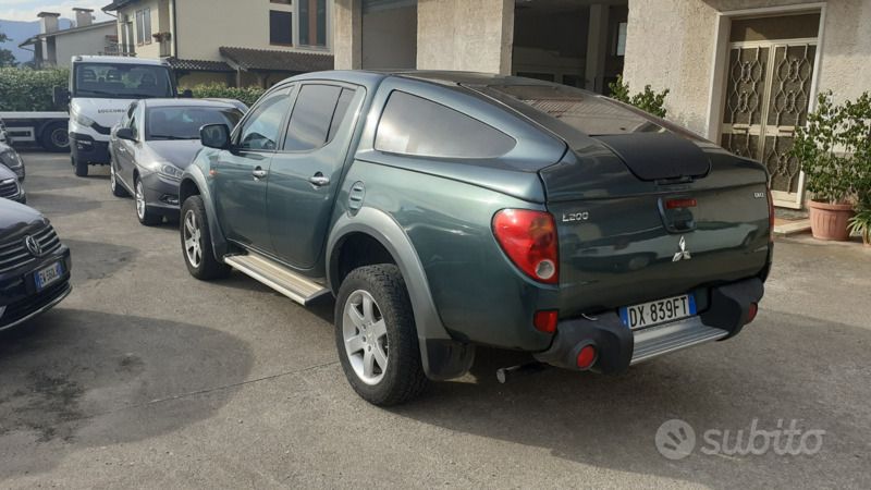 Usata Mitsubishi L200 167 CV (122 kW) 2009 Verde Pick-up
