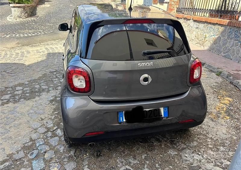 Usata Smart ForFour 71 CV (52 kW) 2017 Grigio Utilitaria