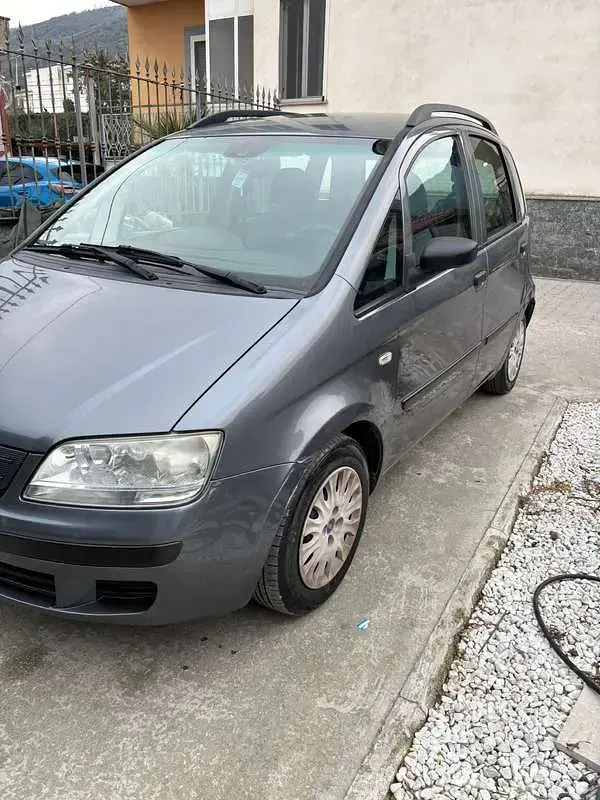 Usata Fiat Idea 80 CV (58 kW) 2006 Grigio Monovolume