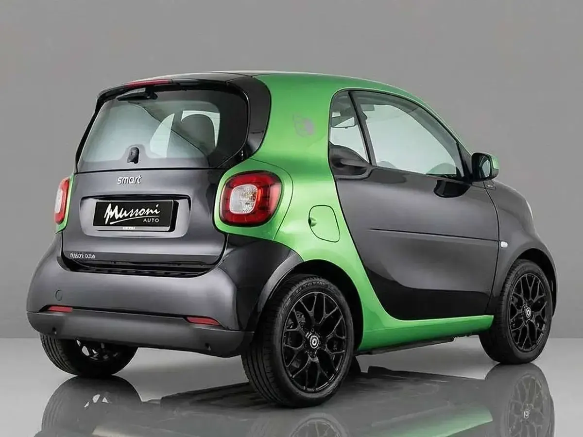Usata Smart ForTwo Electric Drive Passion 41 kW (56 CV) 2018 Nero/verde Utilitaria