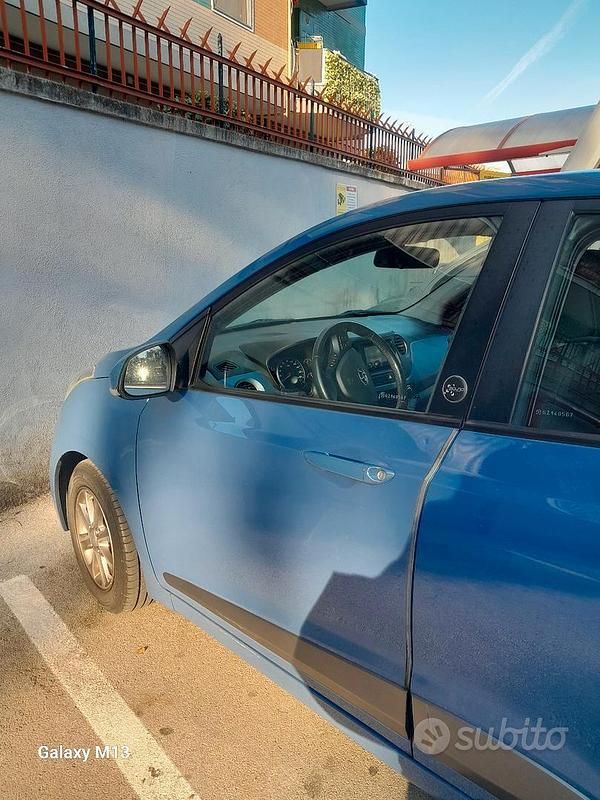 Usata Hyundai i10 67 CV (49 kW) 2015 Blu Utilitaria