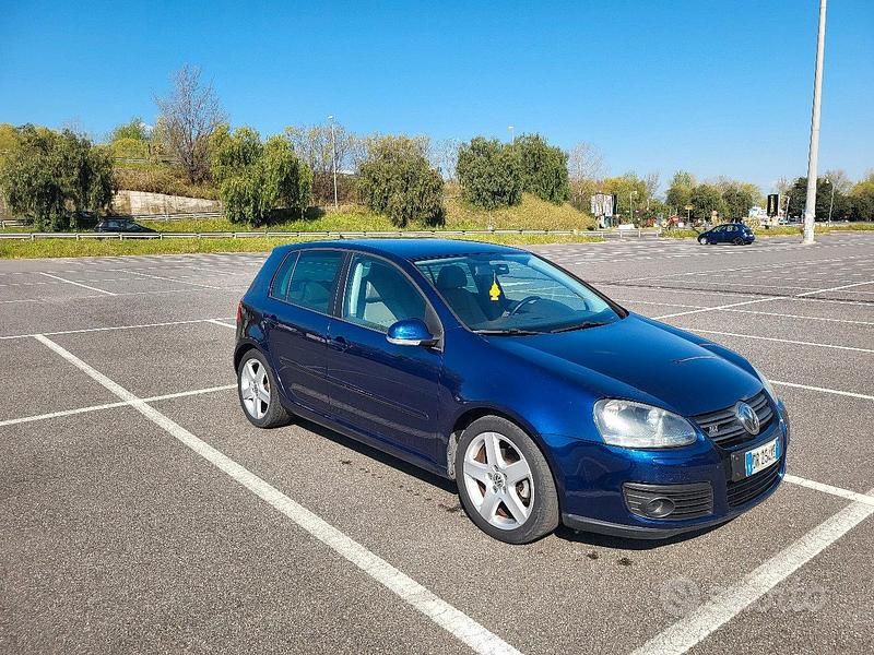 Usata VW Golf VI 105 CV (77 kW) 2008 Blu Utilitaria
