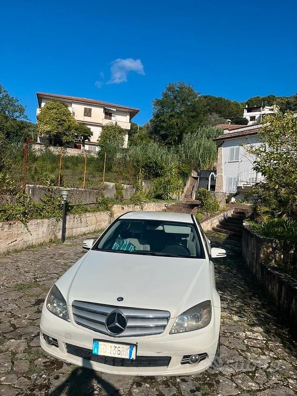 Bianco Usata 2010 Mercedes C200 Tre volumi | 6000 € (Ottimo prezzo) - Immagine 1/4