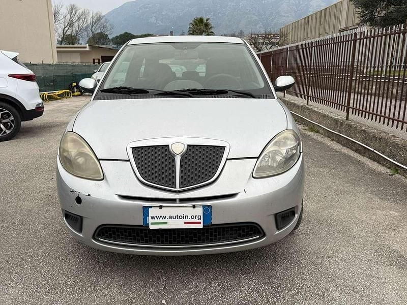 Usata Lancia Ypsilon 75 CV (55 kW) 2007 Argento Utilitaria