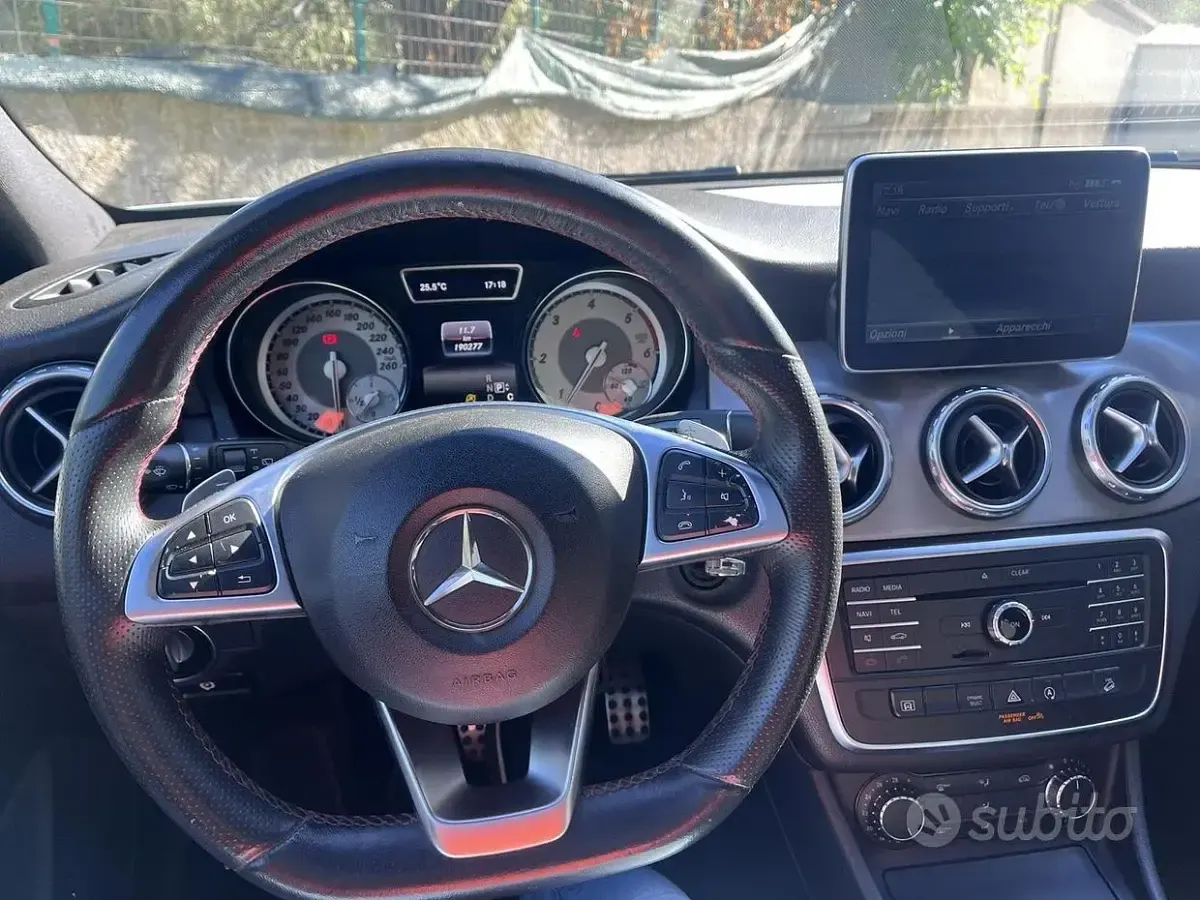 Usata Mercedes GLA220 Executive 177 CV (130 kW) 2016 Bianco SUV
