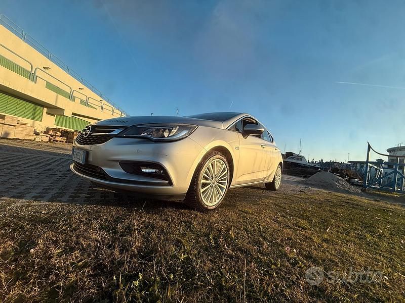 Usata Opel Astra 95 CV (69 kW) 2016 Grigio Utilitaria