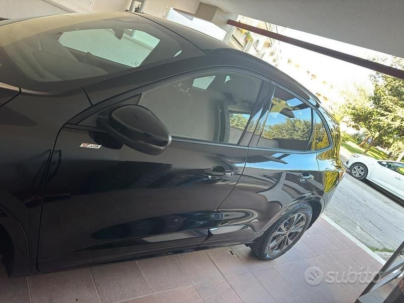 Usata Ford Kuga 120 CV (88 kW) 2023 Nero SUV