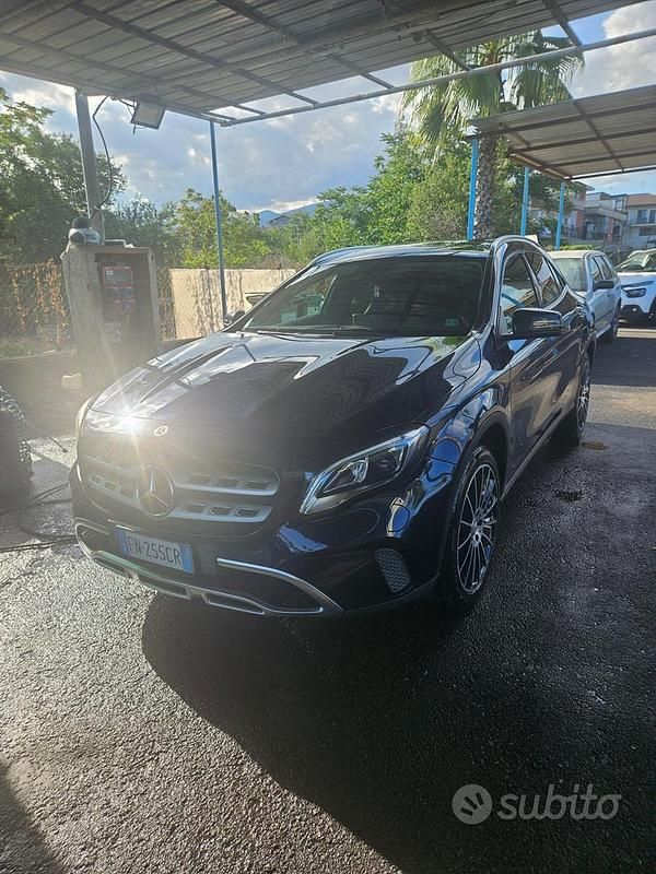 Usata Mercedes GLA200 136 CV (100 kW) 2018 Blu SUV