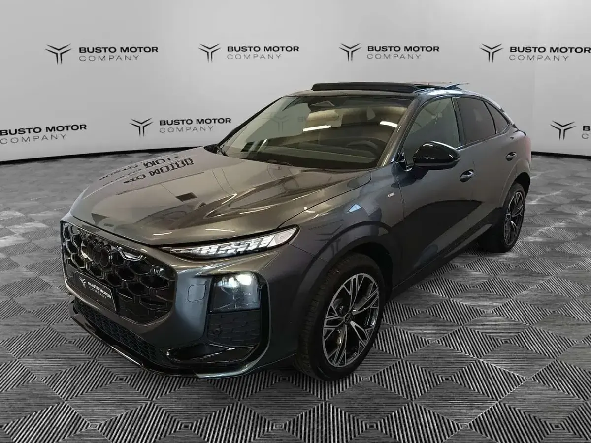 Nuova Audi Q3 S-Line 150 CV (110 kW) 2026 Grigio SUV