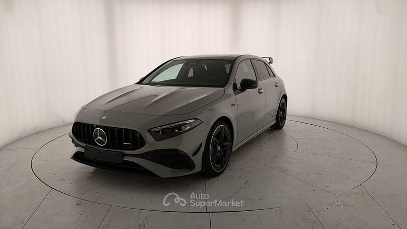 Grigio Nuova 2025 Mercedes A35 AMG AMG Tre volumi | 54.690 € (Cara) - Immagine 1/4