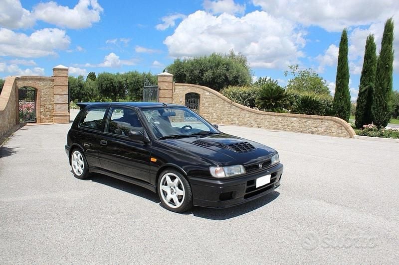 Usata Nissan Sunny 220 CV (161 kW) 1992 Berlina