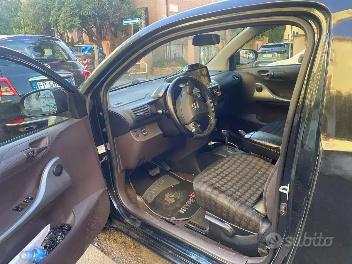 Usata Toyota iQ 68 CV (50 kW) 2009 Nero Utilitaria
