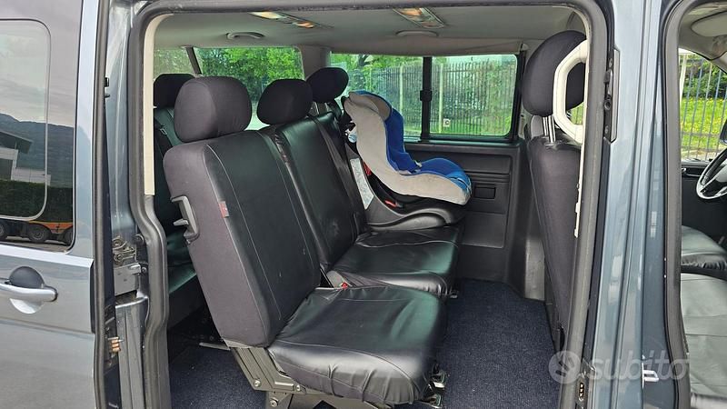 Usata VW Caravelle 131 CV (96 kW) 2008 Furgone