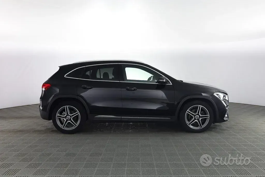 Usata Mercedes GLA180 Premium 116 CV (85 kW) 2020 Nero SUV