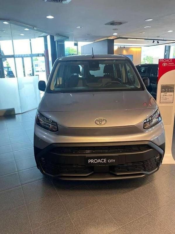 Grigio Nuova 2025 Toyota Proace City City Monovolume | 23.300 € - Immagine 1/4