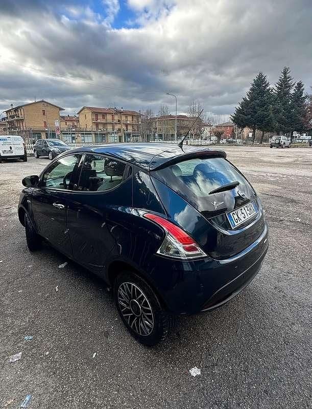 Usata Lancia Ypsilon Gold 80 CV (58 kW) 2015 Utilitaria