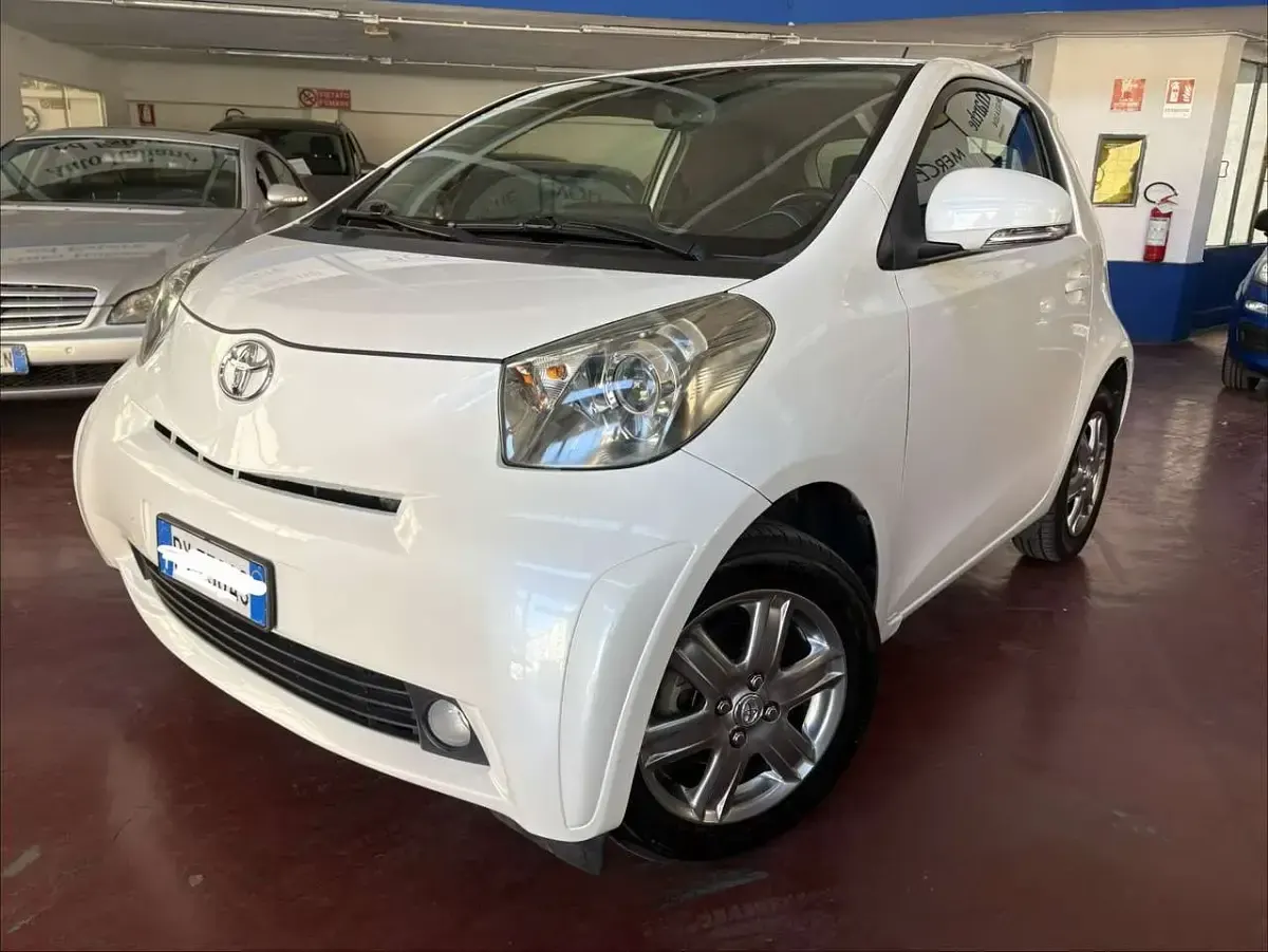 Usata Toyota iQ Sol 68 CV (50 kW) 2009 Bianco Utilitaria