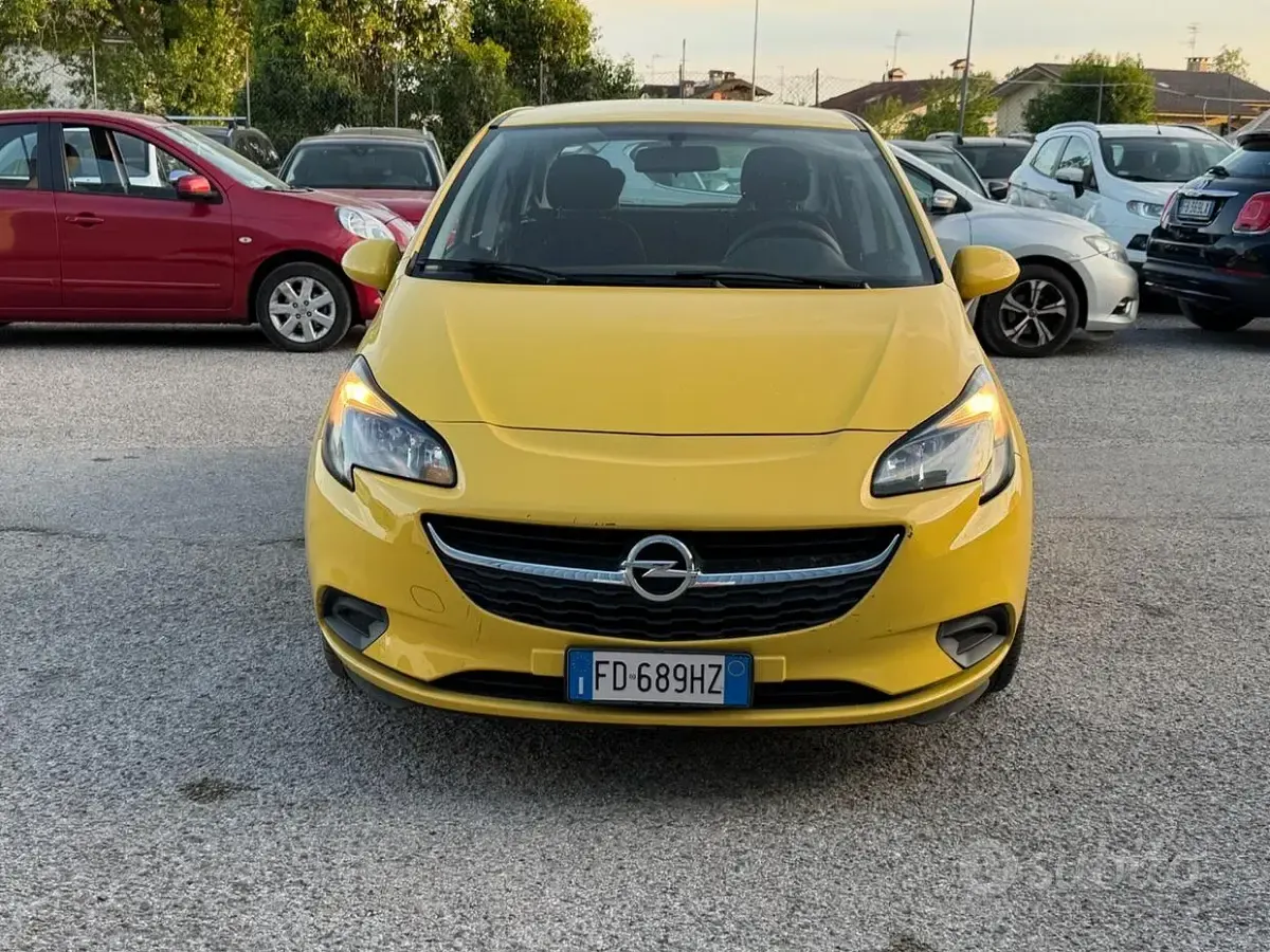 Usado Opel Corsa 90 CV (66 kW) 2016 Amarillo Utilitario
