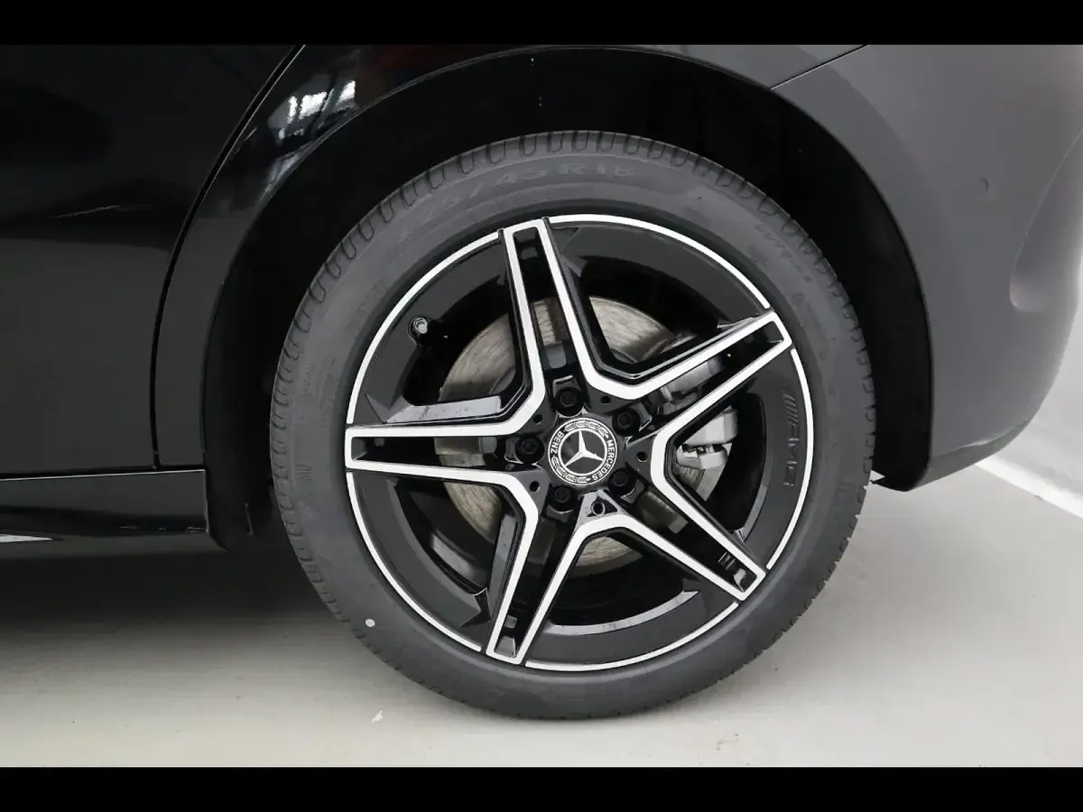 Usata Mercedes B250 Advanced Plus 218 CV (160 kW) 2025 Nero Utilitaria