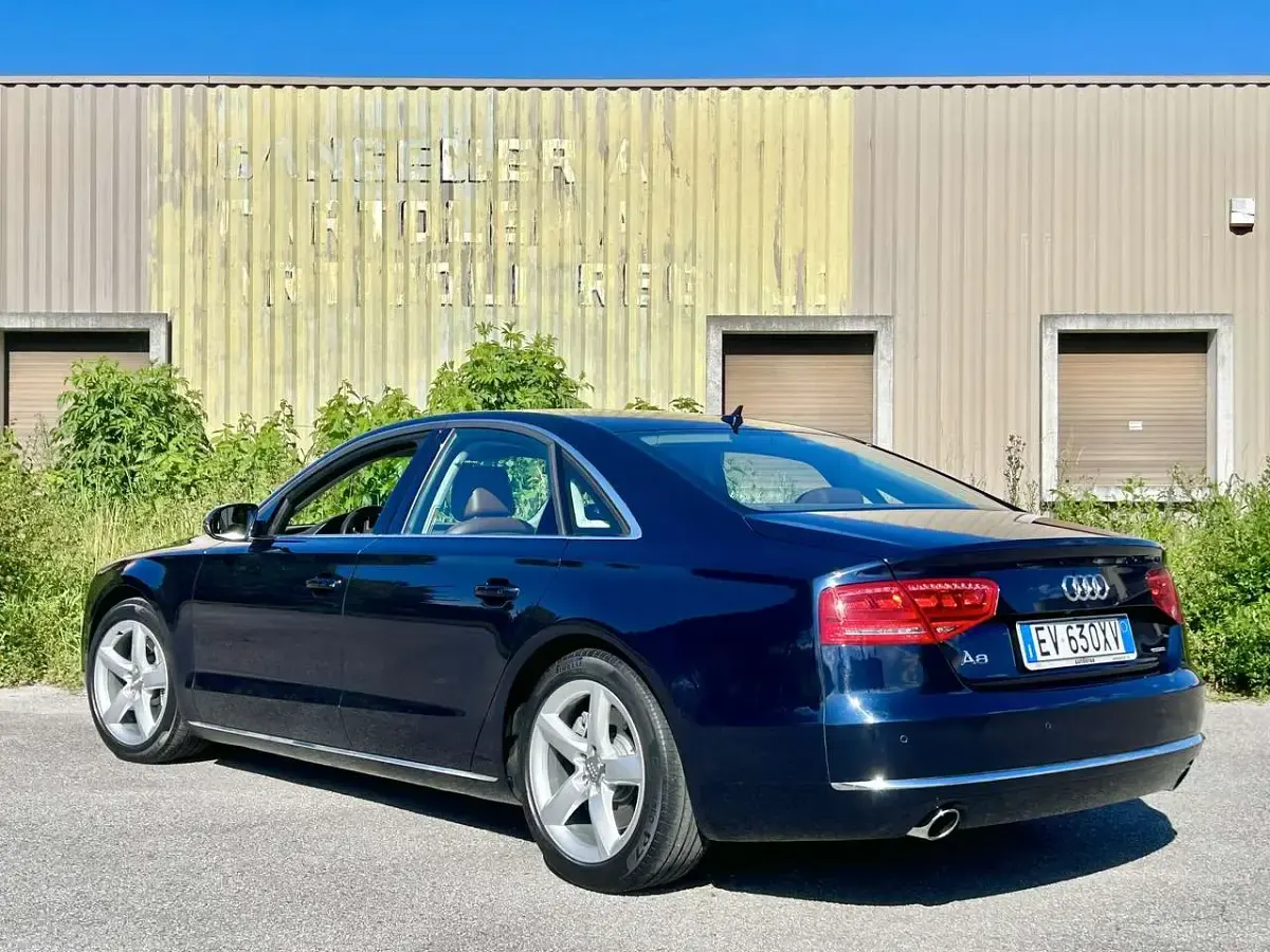Usata Audi A8 351 CV (258 kW) 2013 Blu/azzurro Berlina