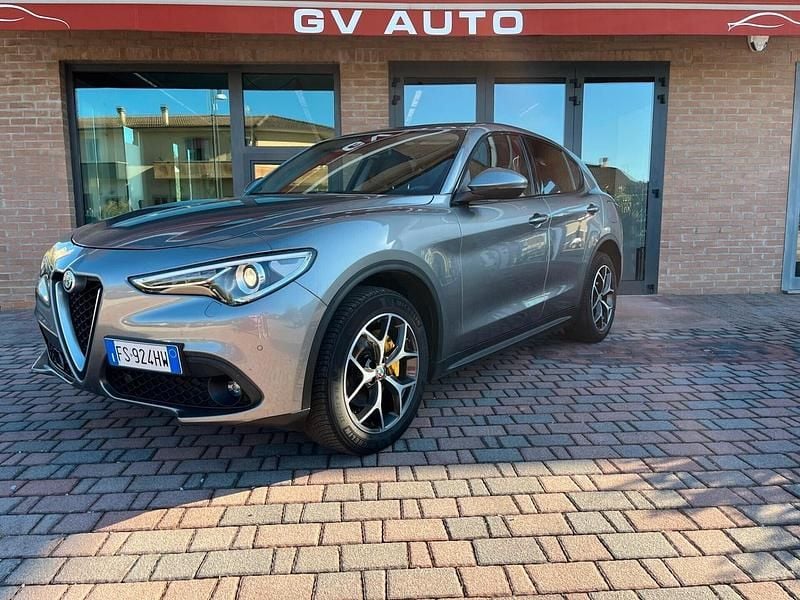 Grigio Usata 2018 Alfa Romeo Stelvio Executive SUV | 19.900 € (Ottimo prezzo) - Immagine 1/4