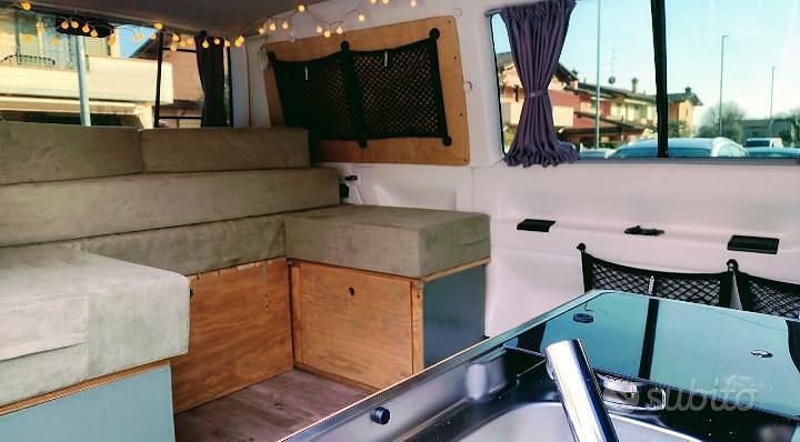 Usata VW Caravelle 102 CV (75 kW) 2002 Verde Monovolume