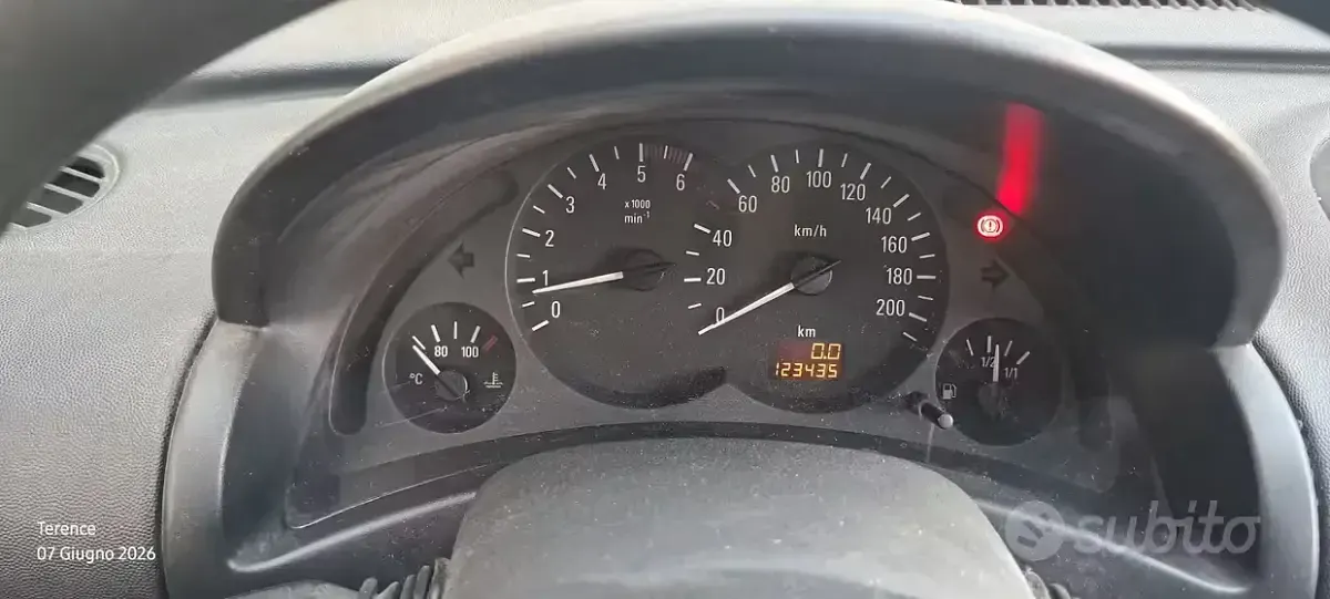 Usata Opel Corsa 65 CV (47 kW) 2002 Grigio Utilitaria