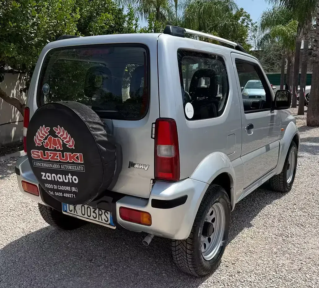 Usata Suzuki Jimny 82 CV (60 kW) 2003 Grigio SUV