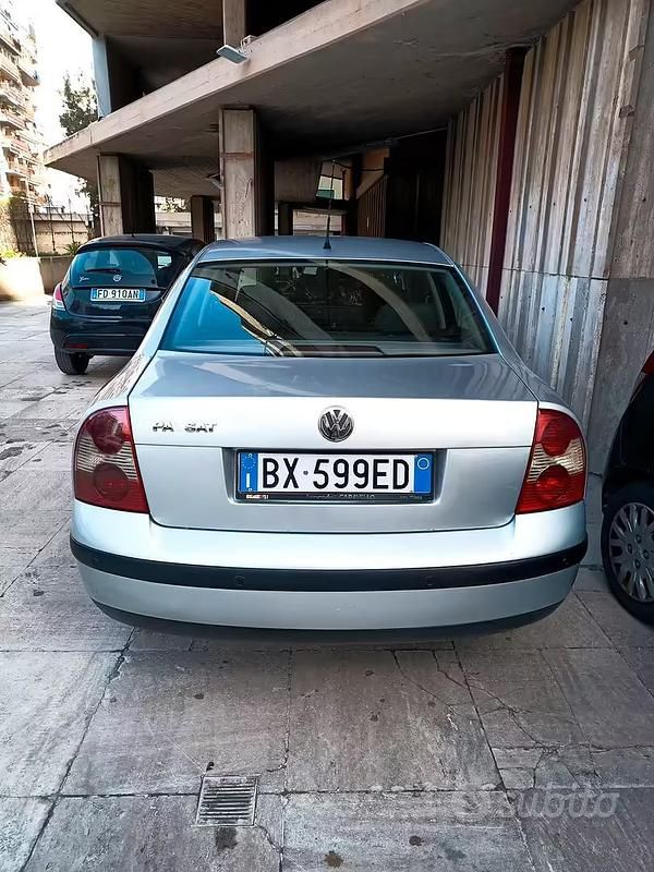 Usata VW Passat 130 CV (95 kW) 2001 Grigio Berlina