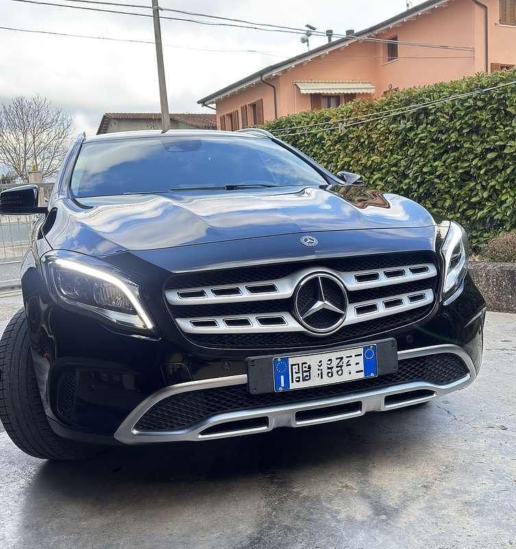 Usata Mercedes GLA180 109 CV (80 kW) 2018 Nero SUV