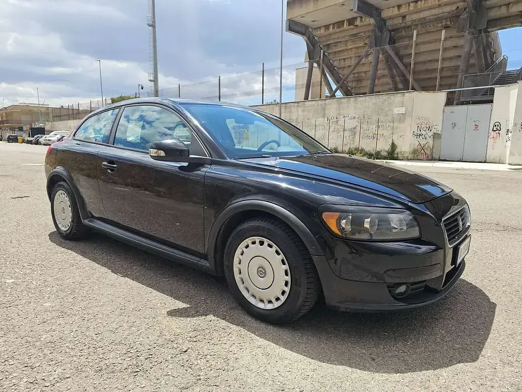 Usata Volvo C30 Kinetic 109 CV (80 kW) 2009 Nero Utilitaria