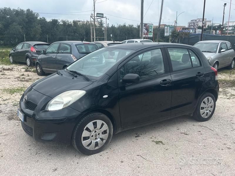 Usata Toyota Yaris 69 CV (50 kW) 2009 Blu Utilitaria