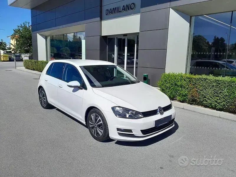 Usata VW Golf VII Comfortline 105 CV (77 kW) 2013 Bianco Berlina