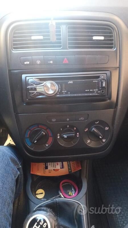 Nero Usata 2008 Fiat Grande Punto Due volumi | 1800 € (Buon prezzo) - Immagine 1/4