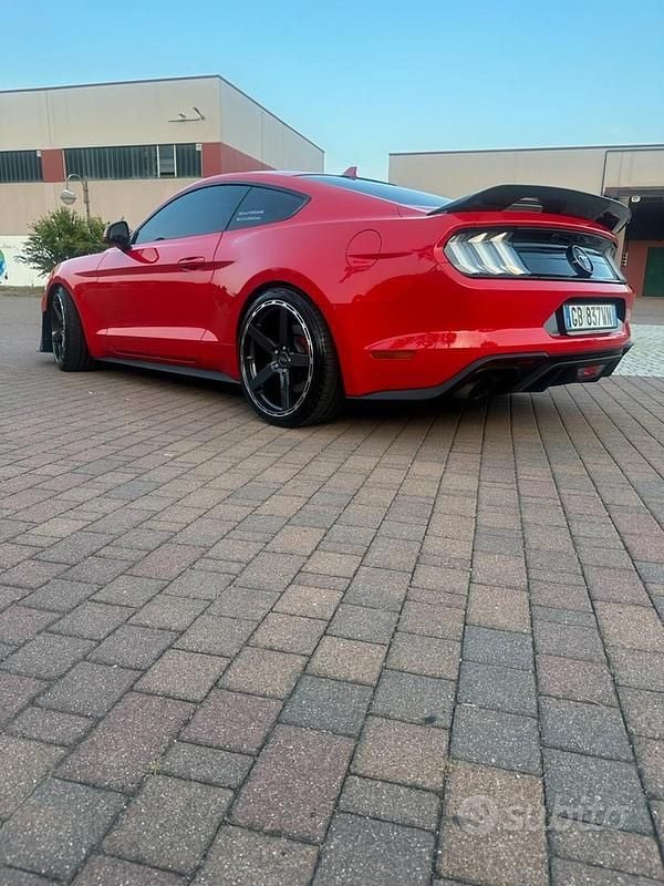 Usata Ford Mustang Fastback 290 CV (213 kW) 2020 Rosso Coupé