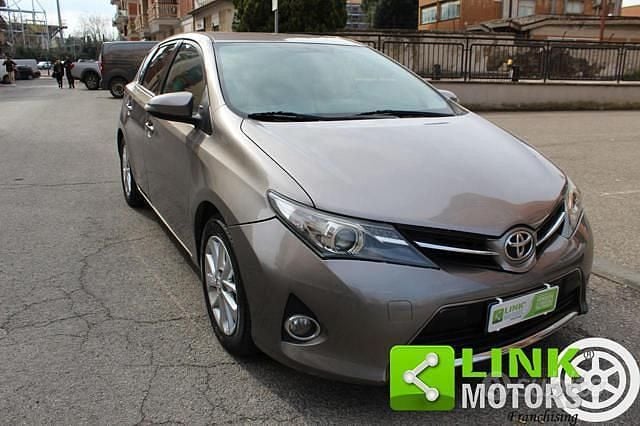 Second-hand Toyota Auris Active 90 CP (66 kW) 2014 Gri Berlinǎ