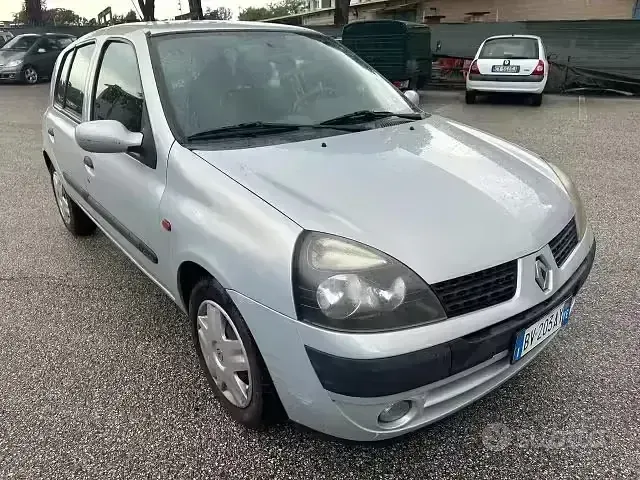 Usata Renault Clio Expression 97 CV (71 kW) 2001 Grigio Berlina