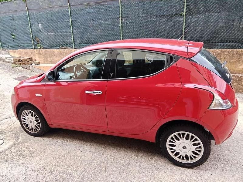 Usata Lancia Ypsilon Silver 69 CV (50 kW) 2017 Utilitaria